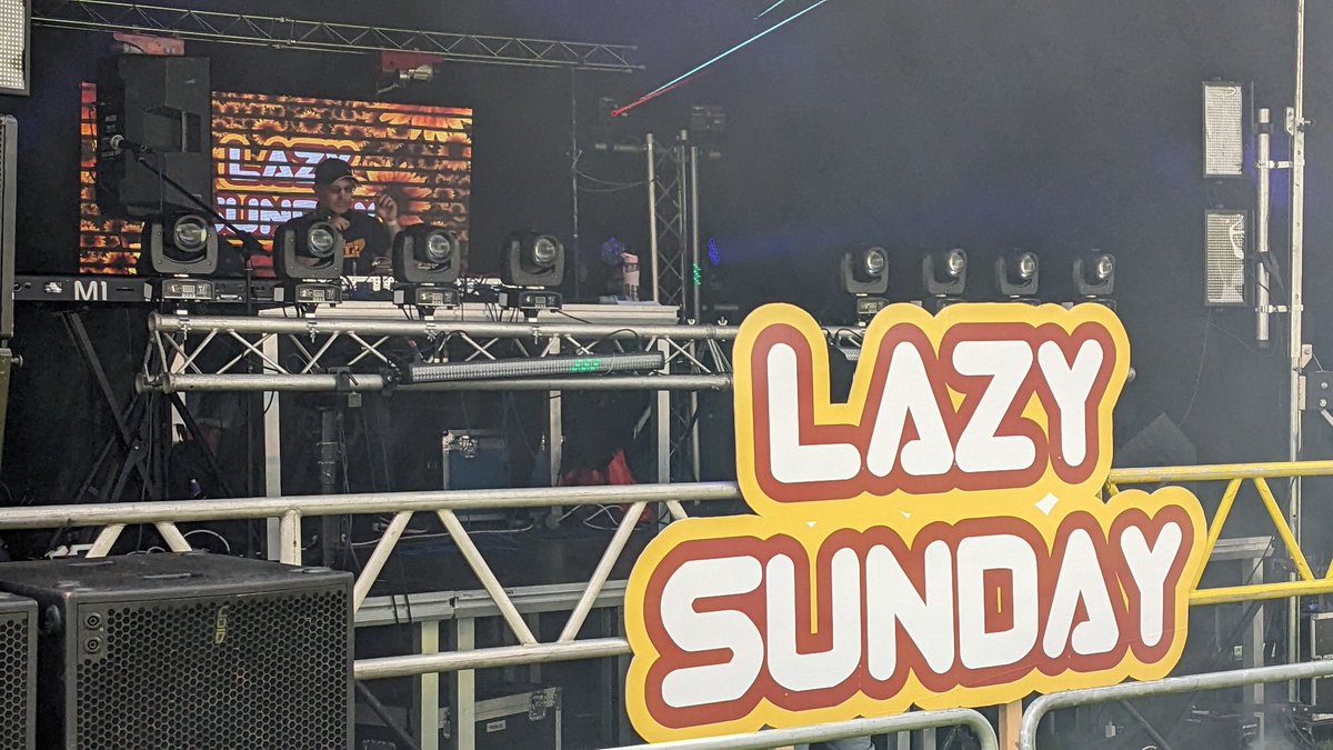 And we're off! Jeff Booz kicking off the main stage at #LazySundayFestival 🙌🏼