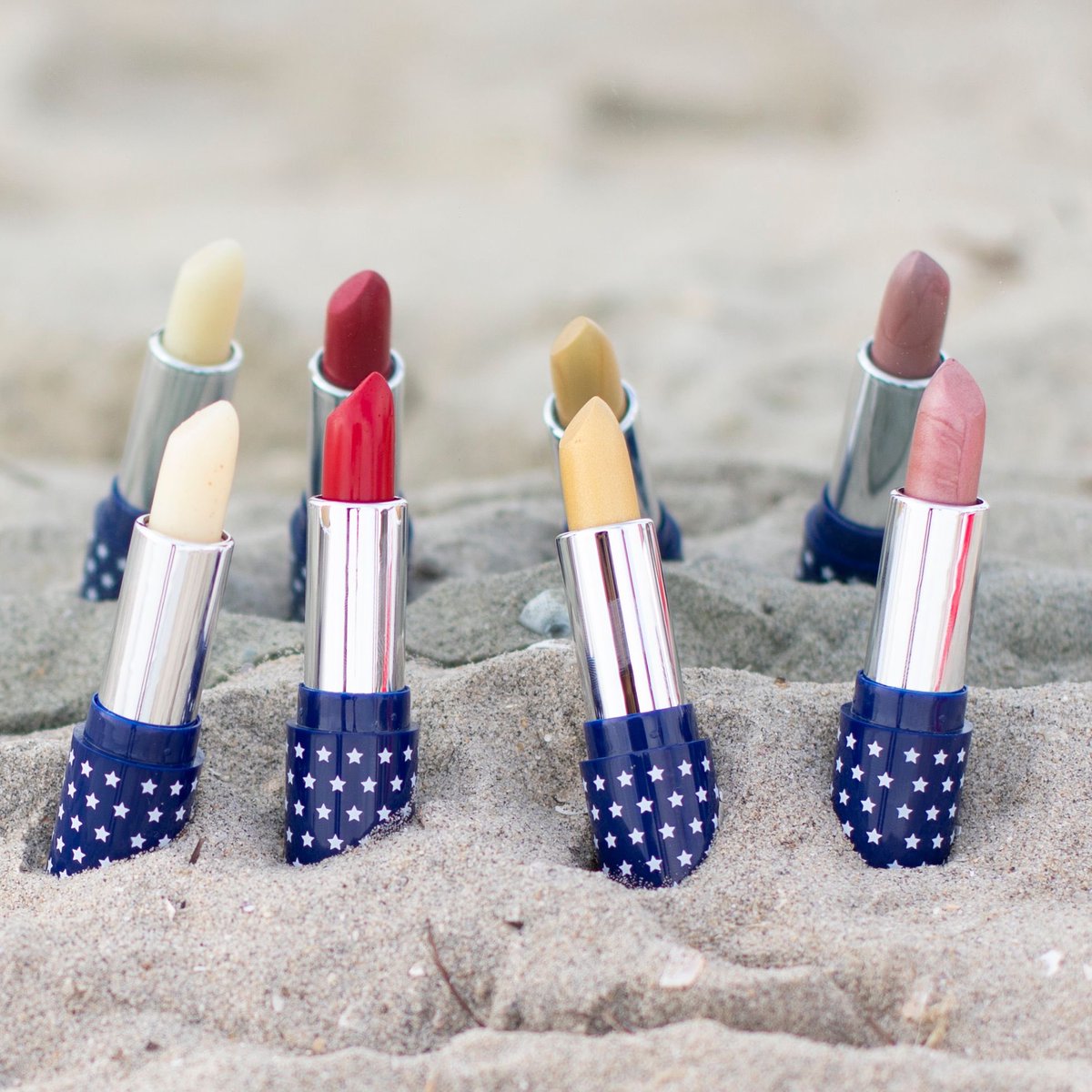 MakeUpAmericaUS's tweet photo. Summer isn’t over yet!  Prep for the #labordayweekend with Makeup America! #dogoodlookgreat #madeinamerica🇺🇸 #americasbeautybrand #nongmo #parabenfree #crueltyfree https://t.co/9bjloHtXgn