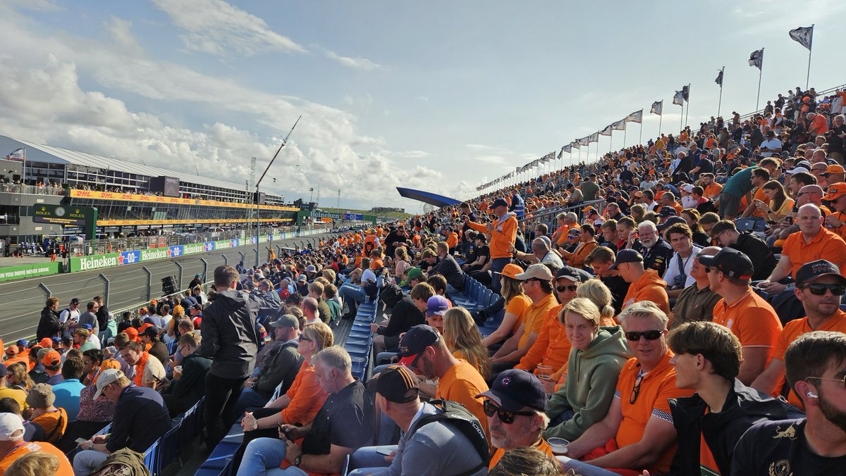 I can't speak highly enough of how well organised the #DutchGP is. Trains every 5 mins, cycle parks and no cars allowed. One token each for a plastic cup on arrival means hardly any litter. Just need a little rain to spice it up now! #bbcf1 #ZandvoortGP