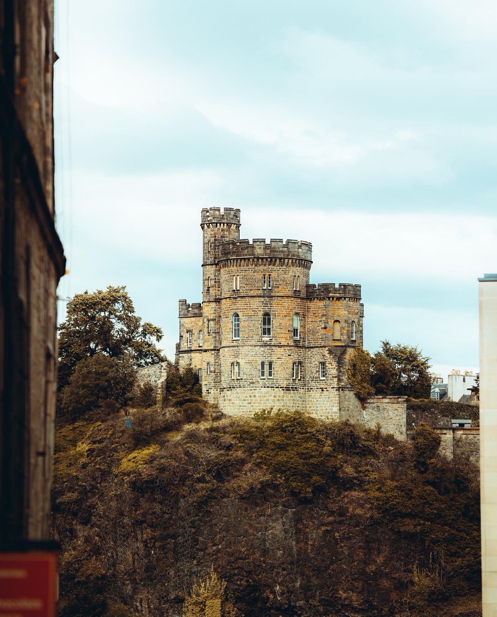 Architecture in Edinburgh #streetphotography #Edinburgh #Scotland #architecturephotography