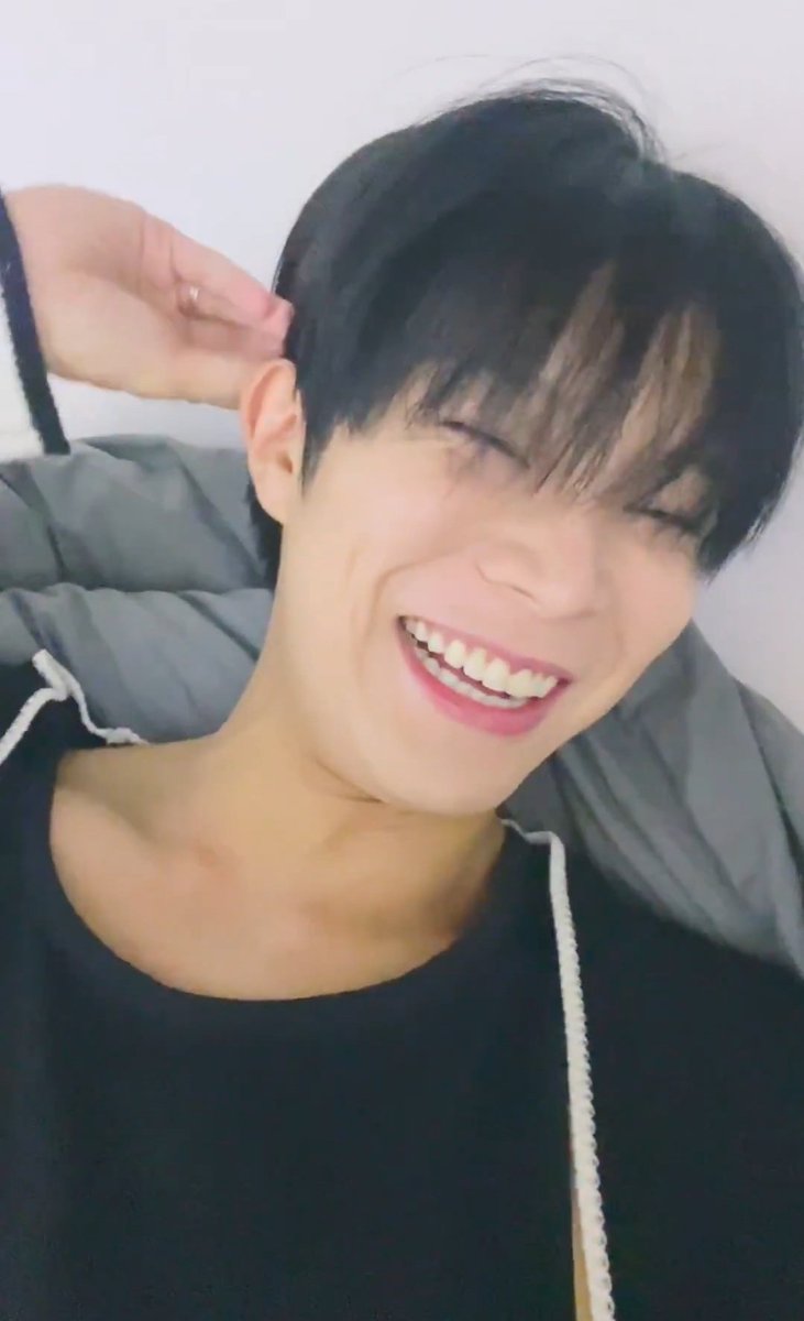SmileDongheon's tweet photo. gonna miss him so much 😭

#VERIVERY #DONGHEON https://t.co/Q5Y5sKLALu