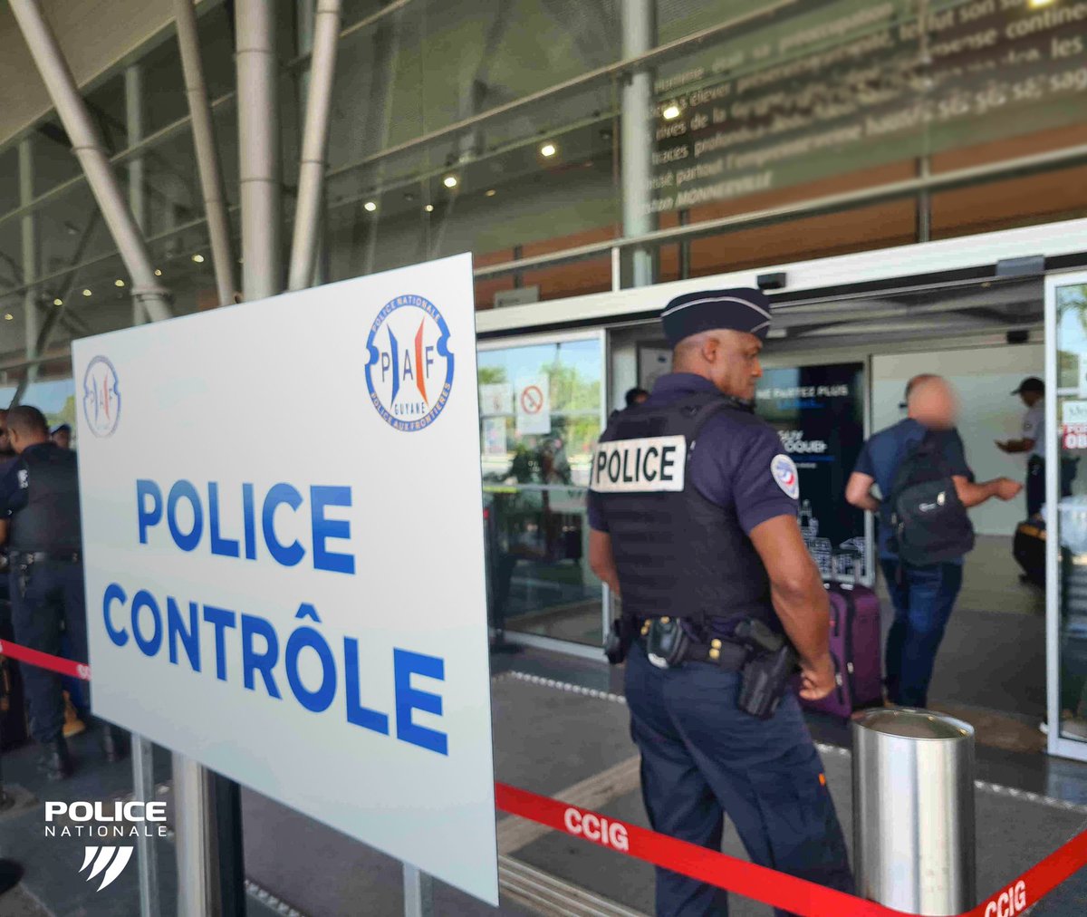 #Guyane | Mardi dernier, dans le cadre des opérations “100 % contrôles” de l’aéroport Félix-Éboué, les #policiers ont intercepté une mule tentant d’embarquer pour Orly avec des stupéfiants dans sa valise. ➡️ 124 boulettes de cocaïne pesant au total 1,2 kilo. ➡️ individu placé en…