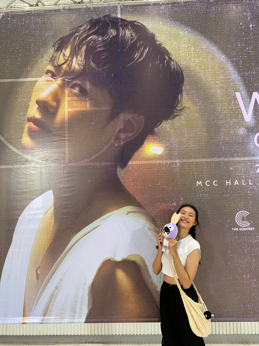 NPathitta1's tweet photo. มาหาลูกสาวววว สู้ๆๆๆๆนะคะะะ
#WarismConcert_Day2 https://t.co/OoBtQRuYs6