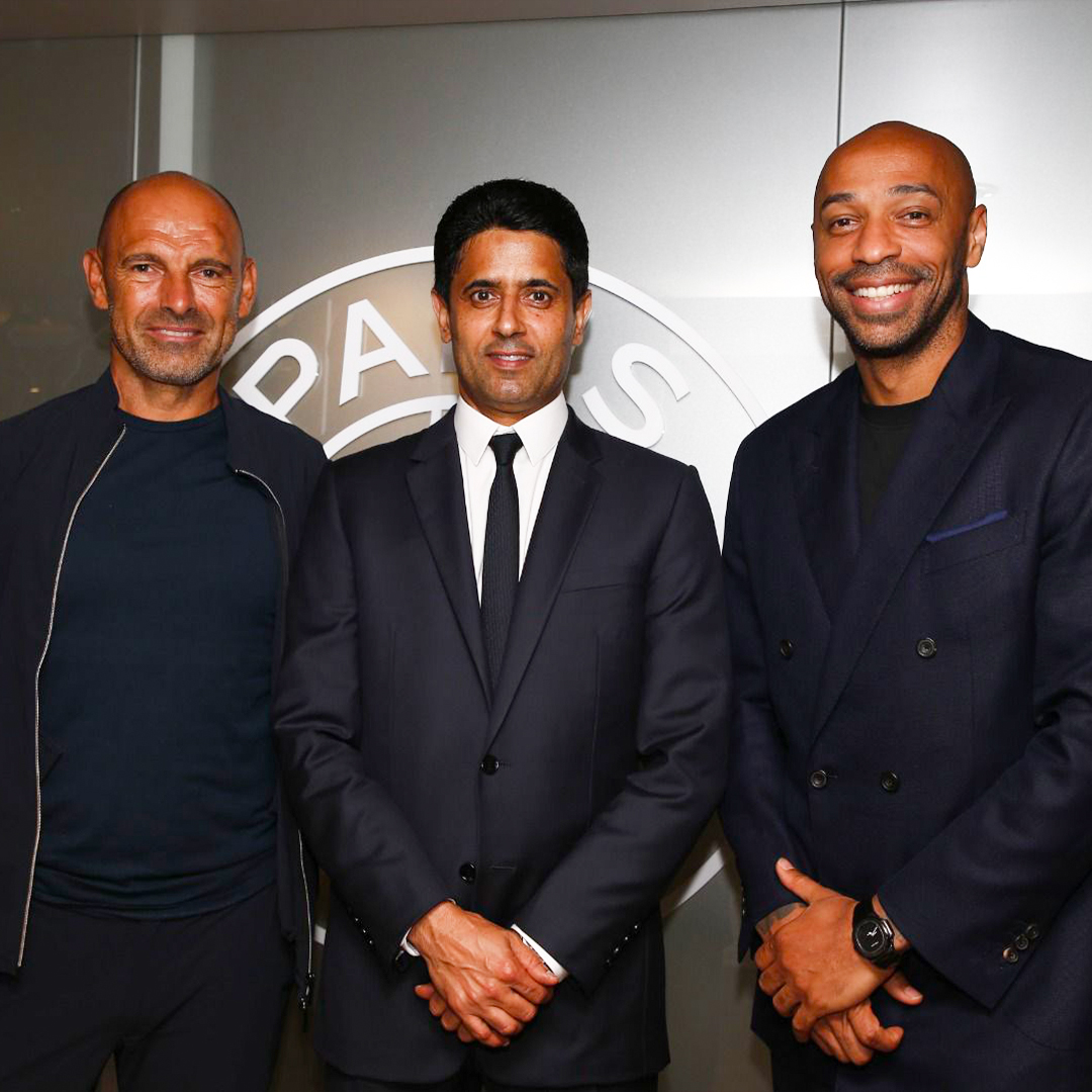 PSG_inside's tweet photo. Bernard Lama et Clément Chantôme, anciens joueurs du @PSG_inside, ainsi que Thierry Henry et Gérald Baticle, dans le cadre de leurs nouvelles fonctions à la tête de l’équipe de France Espoirs, étaient invités au Parc des Princes par Nasser Al-Khelaïfi, Président-Directeur Général du Paris Saint-Germain. 🏟

#PSGRCL