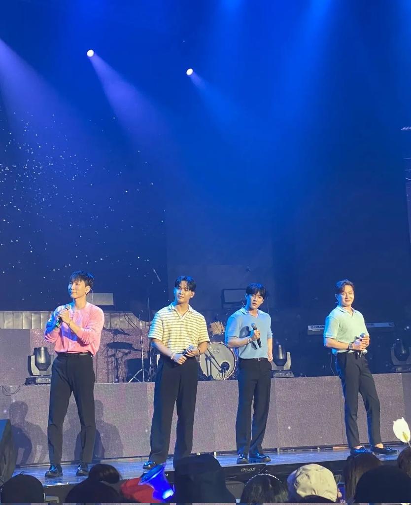 adindatridianti's tweet photo. Pada #throwback keseruan taun kemarin di #ChothaFest with #BTOB #Pentagon, jadi pengen ikutan juga. Yuk semoga tahun depan bisa konser full member ke Indo lagi yok. Taun ini mau nabung dulu aja ๐๐๐
ps: pict terakhir lupa nemu dimana. pict 1-3 punyaku sendiri ๐ https://t.co/3wNfjQ5eYR