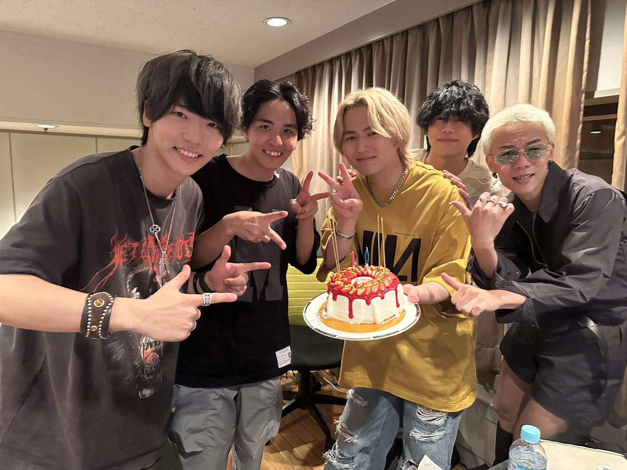 Y.T　18日までのお取り置きNovelbright 竹中雄大ネックピロー Novelbright・竹中雄大、ライブの観客態度に賛否「見る気無い