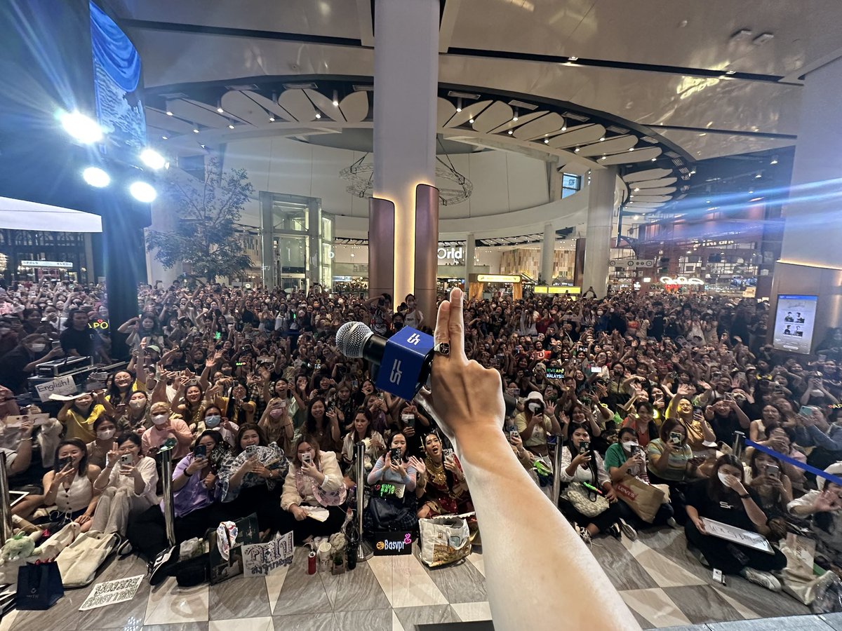 milephakphum's tweet photo. ,,, Thank You All For Coming Both At SF CTW &amp; 
SF Terminal21 Rama3 ,,,

Please Be Back Home Safe.
For International Fans, Bon Voyage For Your Flight!
💚 https://t.co/iC7dJy8kbX