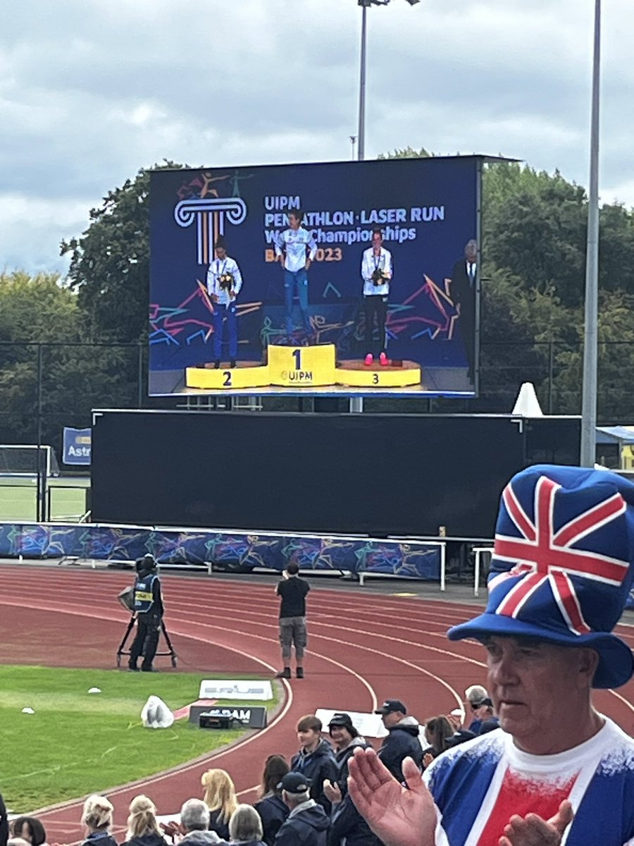 #MPWCH #LPWCH GB Women’s Bronze - massive congrats to <a href="/KerenzaBryson/">Kerenza Bryson</a> &amp; a Silver for the GB Women’s Team.