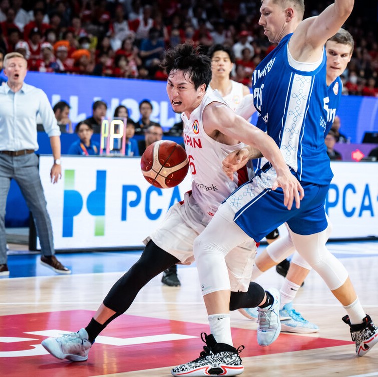 DAZN_JPN's tweet photo. ／
14分で17得点の大活躍!!😲
前半戦良い流れを作った #比江島慎 🔥
＼

次は2次リーグ進出をかけ、
優勝候補オーストラリアと対戦🔥

🏀FIBAバスケットボールワールドカップ2023
🆚オーストラリア×日本
📅8/29(火)19:55～配信
📺全試合 #DAZN 配信
期間限定CP実施中！https://t.co/heJ888lpZk https://t.co/IWFvTsVkFb