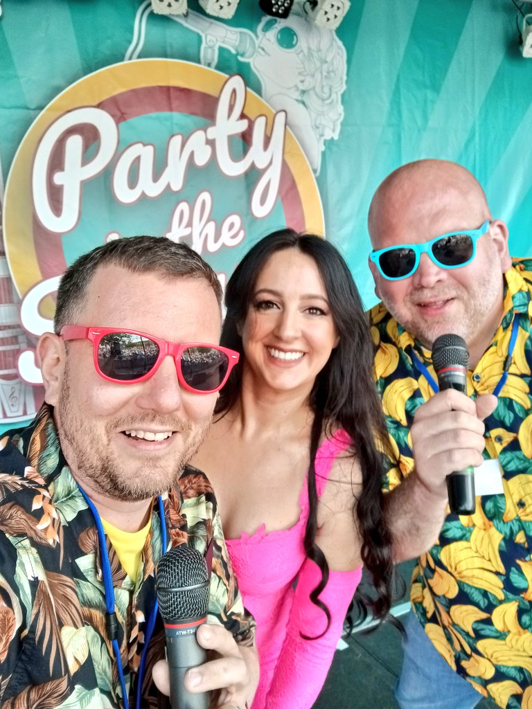 alexbcann's tweet photo. Hello from #Retford! Dua Live was ace ๐ @NorthNottsBID #partyinthesquare https://t.co/c7ow9AqcaI