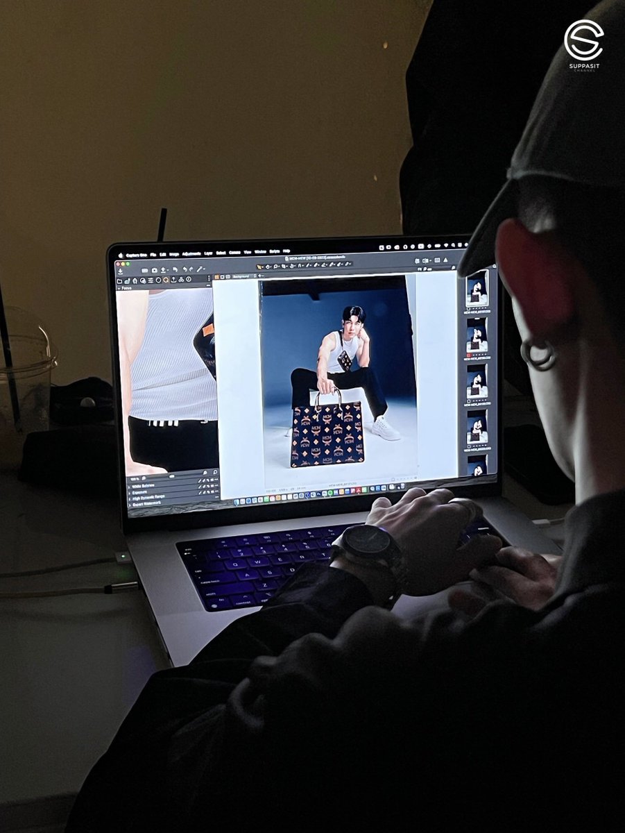 SolSkipperCo's tweet photo. behide the shoot @MCMtweets 🖤🧡

@MSuppasit  
#MewSuppasit 
#MCMThailand 
#MCMWorldwide https://t.co/HiRrnGf1Dn