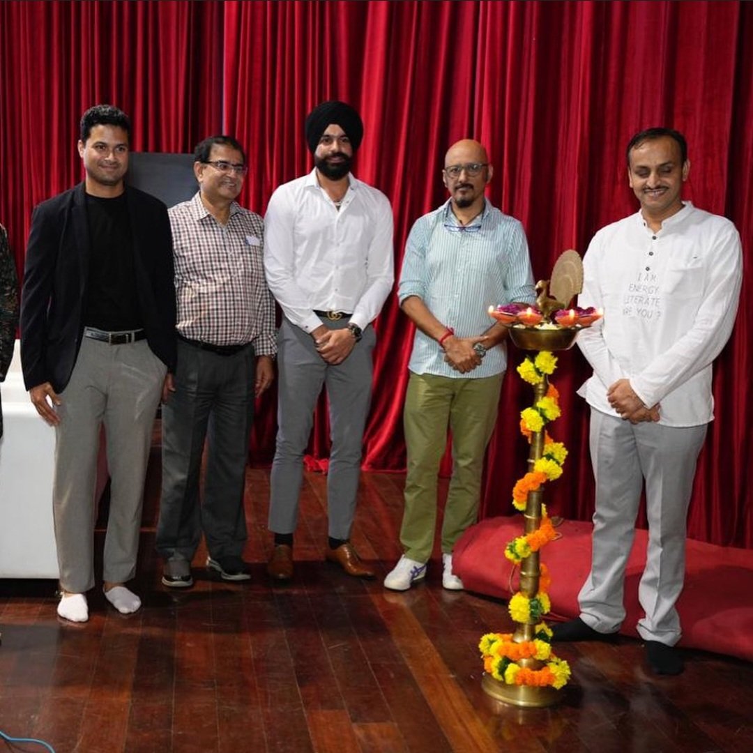 DrChetanSolanki's tweet image. Grateful for the inspiring presence of @adu97 and @HarpreetCricket at our event, as we celebrated 1000 impactful days and launched a new journey for urgent #ClimateCorrection. The energy was incredible! 🌍🌱 #ClimateChangeAction