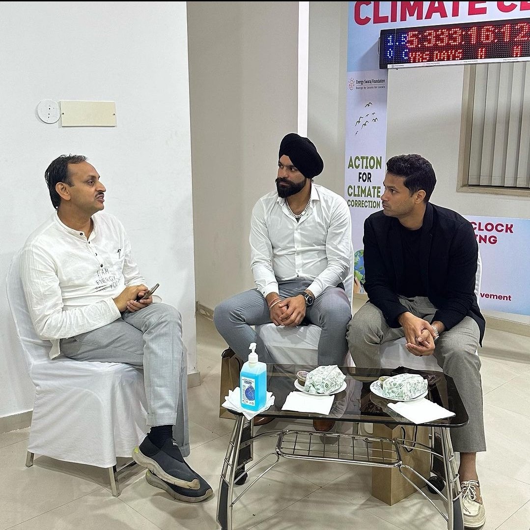 DrChetanSolanki's tweet image. Grateful for the inspiring presence of @adu97 and @HarpreetCricket at our event, as we celebrated 1000 impactful days and launched a new journey for urgent #ClimateCorrection. The energy was incredible! 🌍🌱 #ClimateChangeAction
