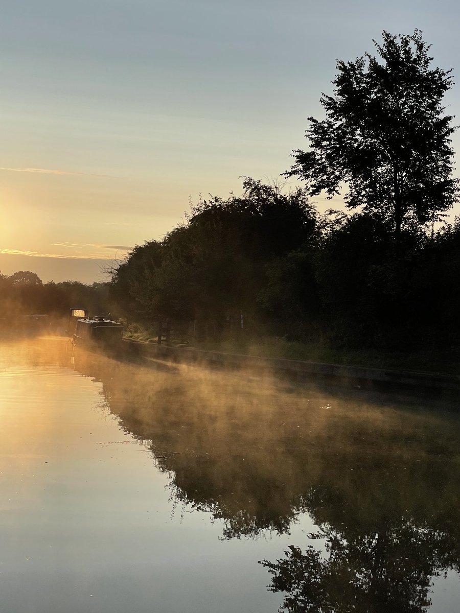 Early start today… beautiful sunrise and misty water… #boatsthattweet #boatswithtech #keepcanalsalive