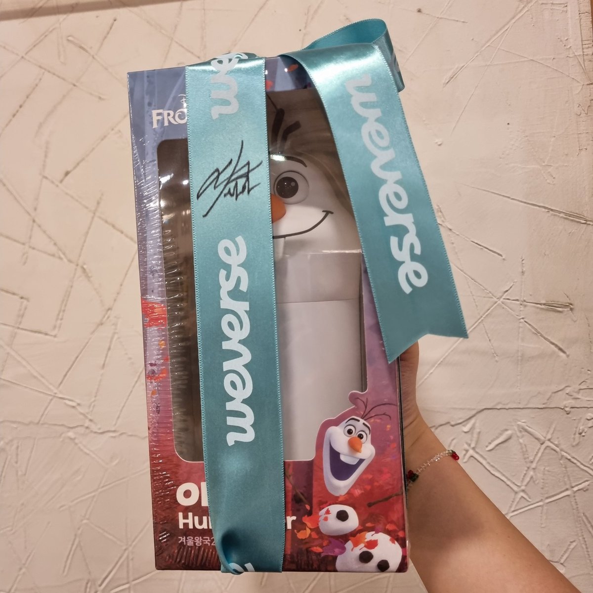 저한테 이런 일이 일어나다니요.... 나 기절하는 줄 알았어요... 본체에 싸인해준다면서 또 칼퇴하셨나요 준쨩ㅠㅠㅋㅋ❤️  그리고 나 I지만 노력해쏘🥹