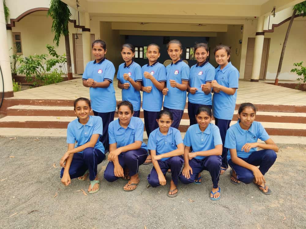 Ahir_Education's tweet photo. શ્રી આહિર એજ્યુકેશન ટ્રસ્ટ સંચાલિત શ્રી આહિર કન્યા છાત્રાલય ભાટિયા ની વિદ્યાર્થીની ઓનું કરાટેમાં પણ ઉત્કૃષ્ટ પ્રદર્શન🎉🎉
#ahir #education #trust #bhatiya #kalyanpur #devbhumidwarka #firstindistruct #firstrank #gujarat https://t.co/FcUV0zktJB