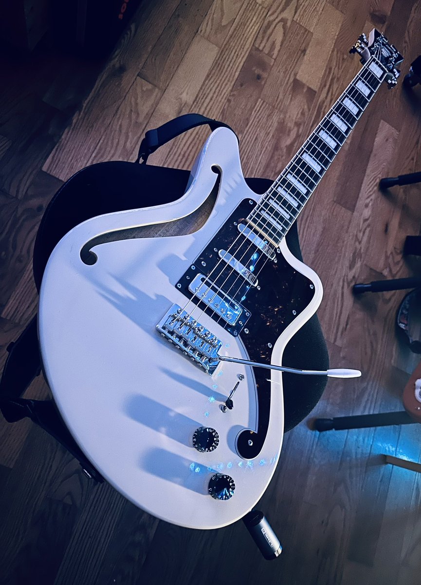 Happy #Straturday to all my fellow guitar players out there #Guitar #GuitarPlayer