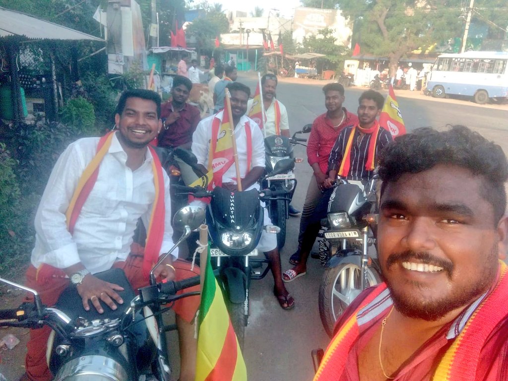 Madhavanoffici's tweet photo. பட்டுக்கோட்டை நோக்கி உறவுகள் கிளம்பினர் வேளாளர் அரசியல் எழுச்சி பொதுக்கூட்டம் @annamalai_k @EPSTamilNadu @mkstalin @rajiv_dmk @iamradioguru https://t.co/vZFGVXwhif