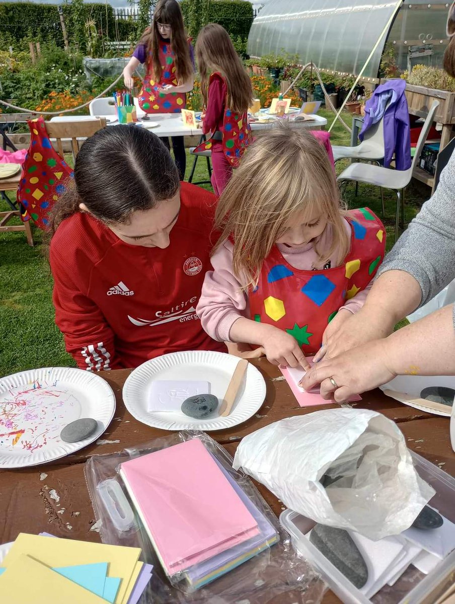 yweighandlyle's tweet photo. 🌳☀️🎨Wonderful #print #artwork created @MAEDT1 #free #artworkshop yesterday! 👏👏
Join us at the Pavilion #mayfieldandeasthouses #midlothian 
Saturday 30th Sept, 10am-12pm
all welcome, all materials are provided #free
#makingithappen #community #greeenspace https://t.co/B22Ld4S5VX