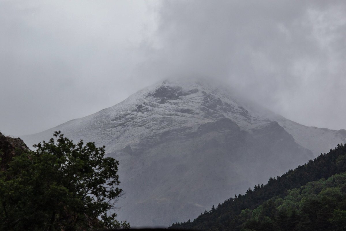 calcalau's tweet photo. El #torreneules enfarinat
@eltempsTV3 @MeteoPiri @MeteoRibes https://t.co/BReOdvkebR