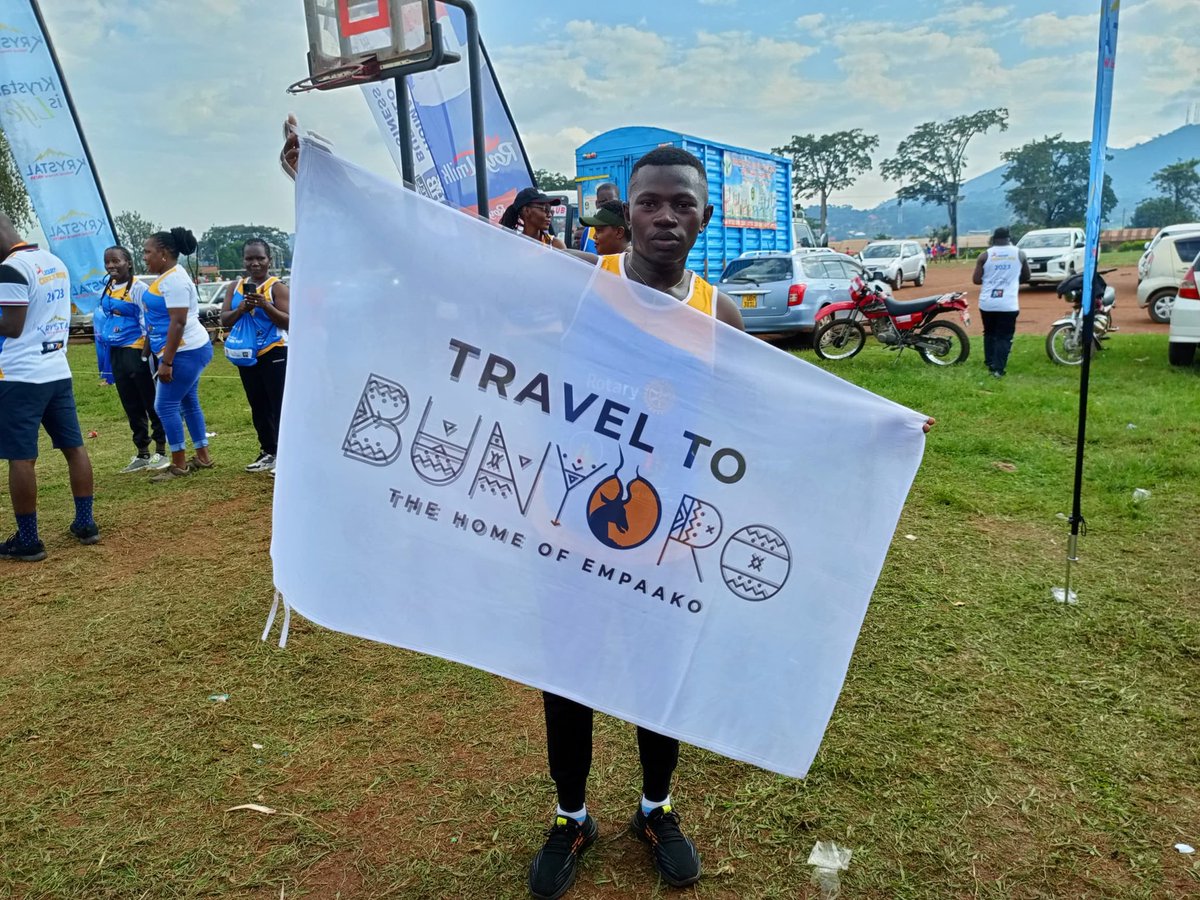 DerrickMugisa6's tweet photo. Thank you @TotalEnergiesUG for the kit.
Thank you @rotaryhoima for organizing such an amazing thing especially @philkihum .
#ExploreBunyoro #Visithoima https://t.co/iudt2Eeaae