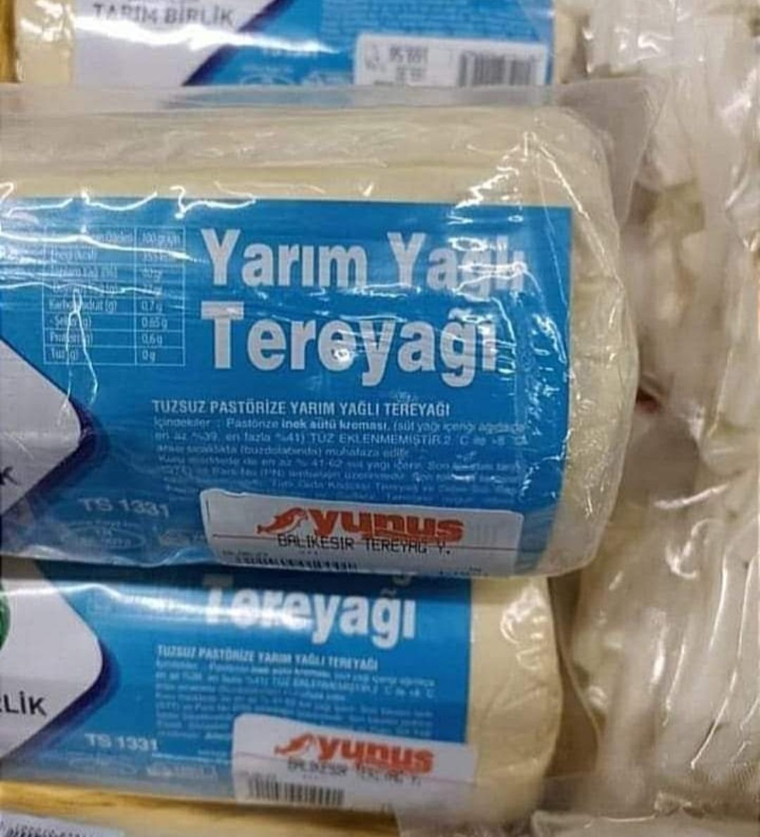 #tarımormanbakanlığı, Etin yarım yağlısını, sütün yarım yağlısını, yoğurdun yarım yağlısını anlayabiliyoruz da YARIM YAĞLI YAĞ nasıl oluyor anlayamadık. Yarısı yağsa diğer yarısı ne ? Anlatır mısınız biz tüketicilere ?
