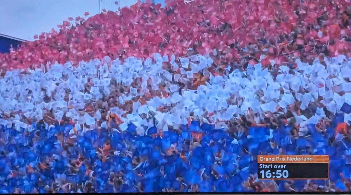 Epic scenes at the #dutchGP !!
Andre Rieu and @DJLaFuente opening with music , and all the flags at the tribune's 😍😍🤩🤩👍🏻👍🏻😊🙂
#F1 #zandvoort #gpzandvoort #proudtobedutch #MaxVerstappen