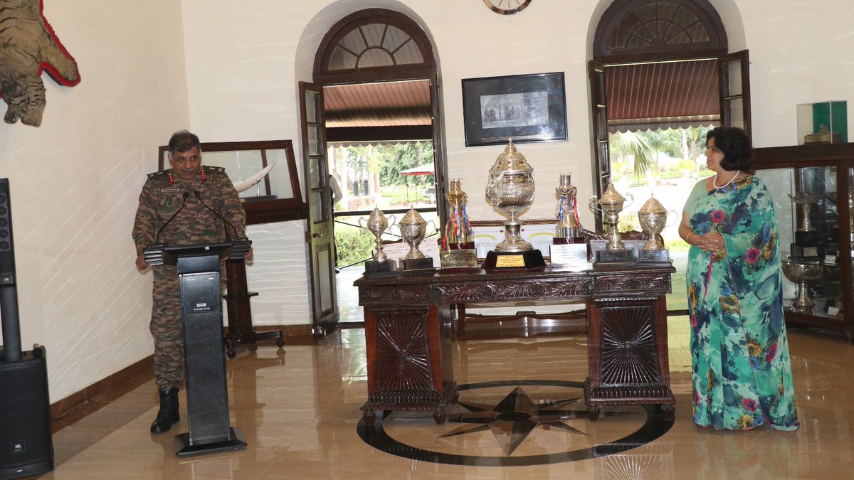 IaSouthern's tweet image. #SchoolofArtillery felicitated Principal &amp;amp; teachers of APS #Devlali for their splendid efforts put in to prepare students for board exams. APS Devlali has been securing Ist position in X &amp;amp; XII amongst 137 APS of the country since last four consecutive years
#GroomingFutureLeaders