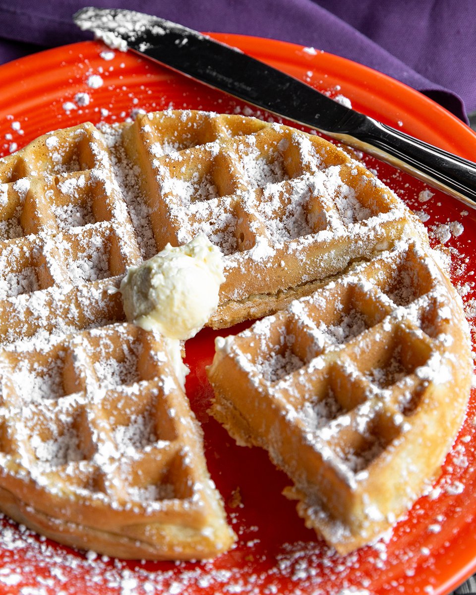 jchrisbreakfast's tweet photo. It's so hot out there, but we'll make it snow in here.  With powdered sugar, over a freshly made Belgian Waffle. https://t.co/1PveCkKhQD