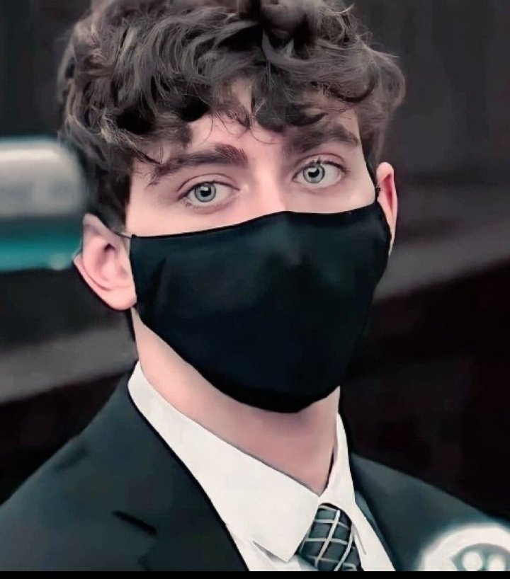 كلما رأيت كيف خُذل يوسف من أقرب الناس له أشدّ الخذلان وكانوا في ذلك سببًا لتتويجه ملكًا آمنت أنّ الرحيم يتبع توالي الخيبات والخذلان بأعظم الفرج والتيسير والتمكين وآمنت أنّ لحظات الفرح يمسح بها الرحيم قلبك لتُنسيك سنين الشقاء وكأنها لم تحدث أبدًا وآمنت أن التوكل يحقق المستحيل🤲🕊️