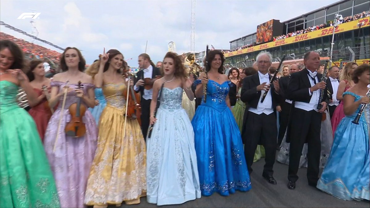 GabiCalassara's tweet photo. Quiseram levar as princesas da Disney para o Paddock? 🤷🏻‍♀️😅

#F1 #dutchGP https://t.co/p7DF4CDWfy