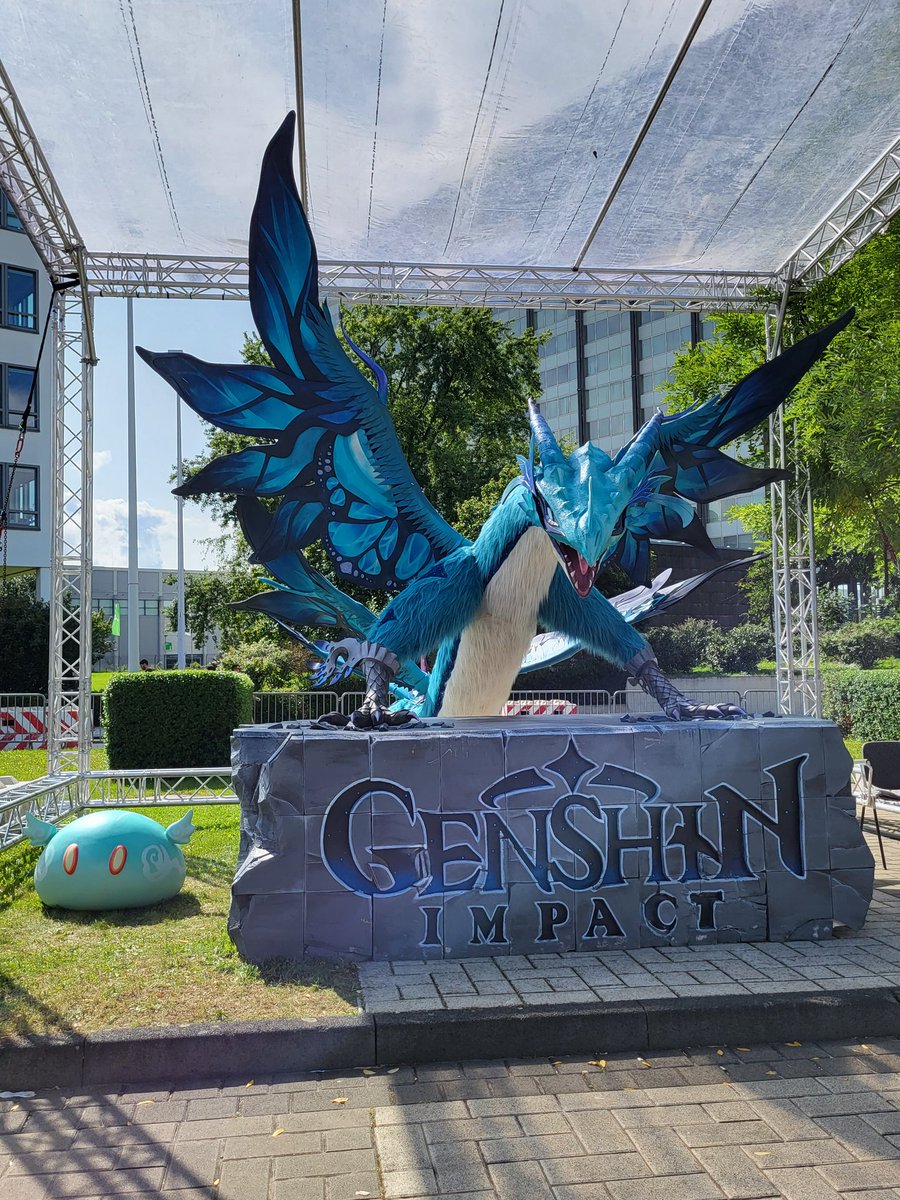 Sassloni's tweet photo. Meeting an old friend again 😊

#Gamescom #GenshinGamescom https://t.co/9rmcRZ1WGt