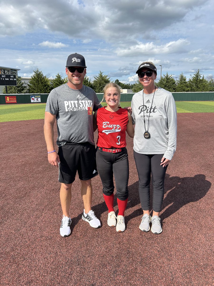 reagan desmuke tweet media