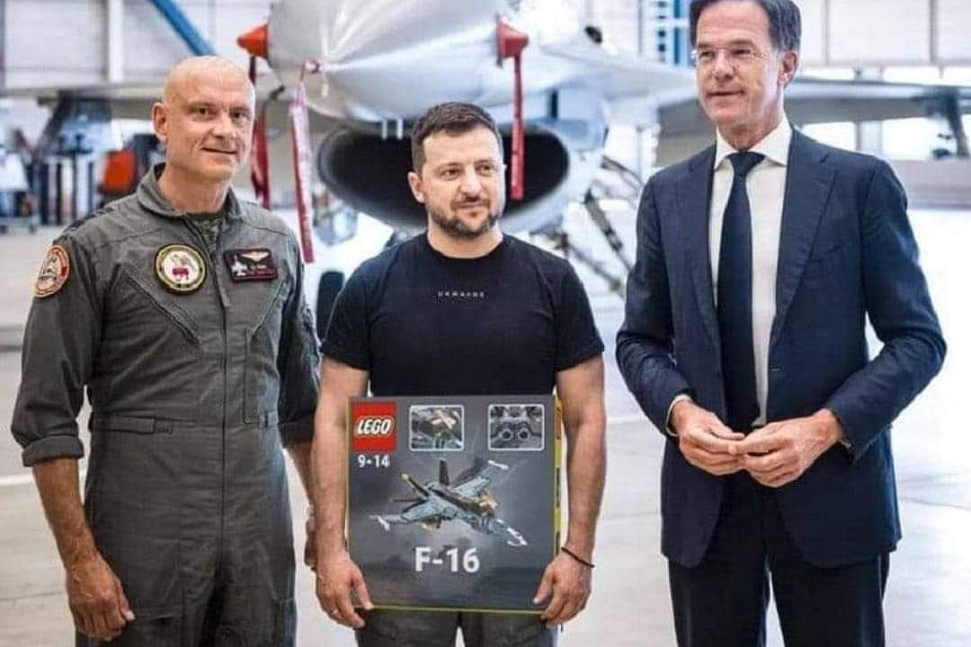 chrisgarrit's tweet photo. F-16 ipv vrede. https://t.co/5MShQV3Ibi