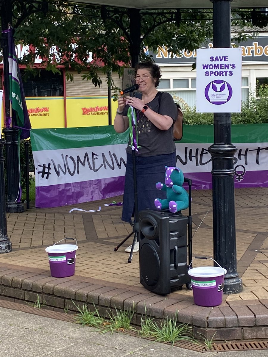 #WomenWontWeesht in #Falkirk great to hear women in Scotland speaking out against gender identity. No TRAs ! Great to see and hear @GussieGrips & @PankhurstEM  #ManchesterTerfOnTour @WRN_Manchester