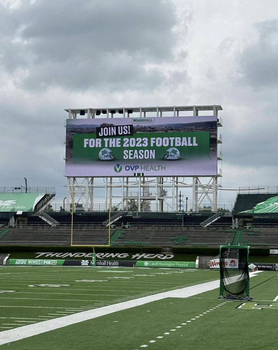 MikeGwinn2's tweet photo. Side by side comparison of old and new south end zone video boards. https://t.co/o9YoI4rPmF