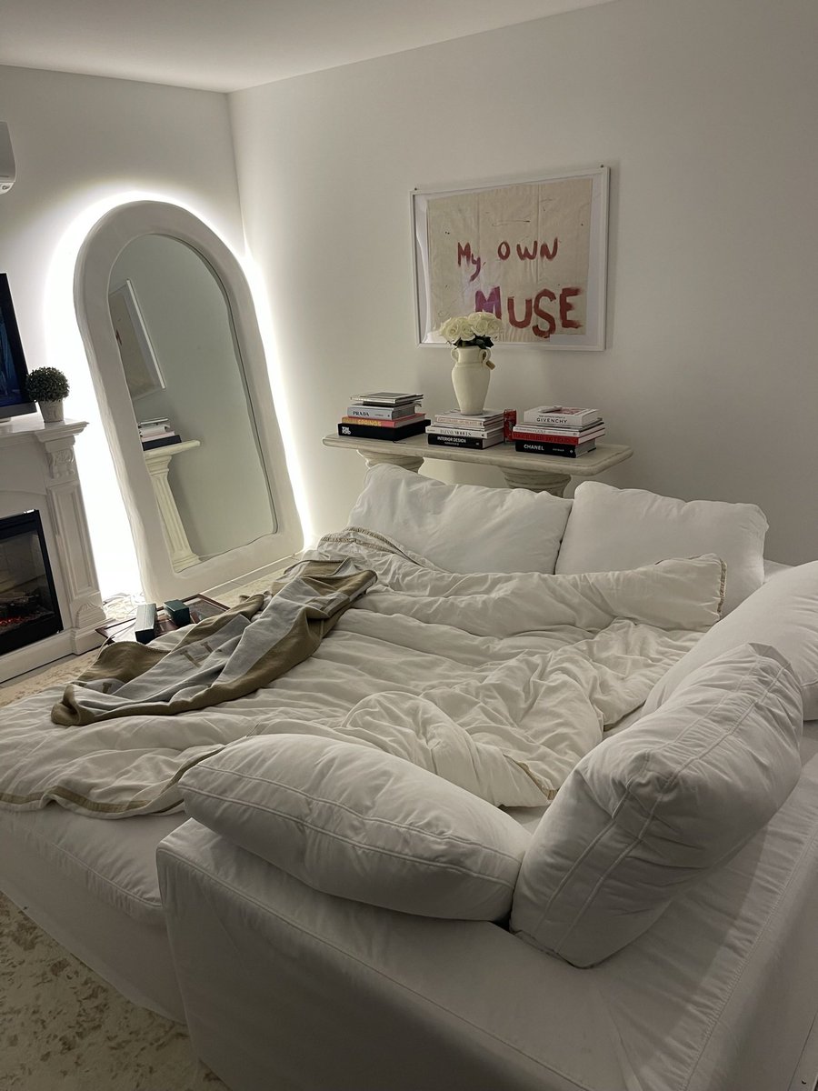 JemmaRubachh's tweet photo. can’t believe I didn’t do this sooner 🥹🌙 #cloudcouch https://t.co/6dJ0MSvguo