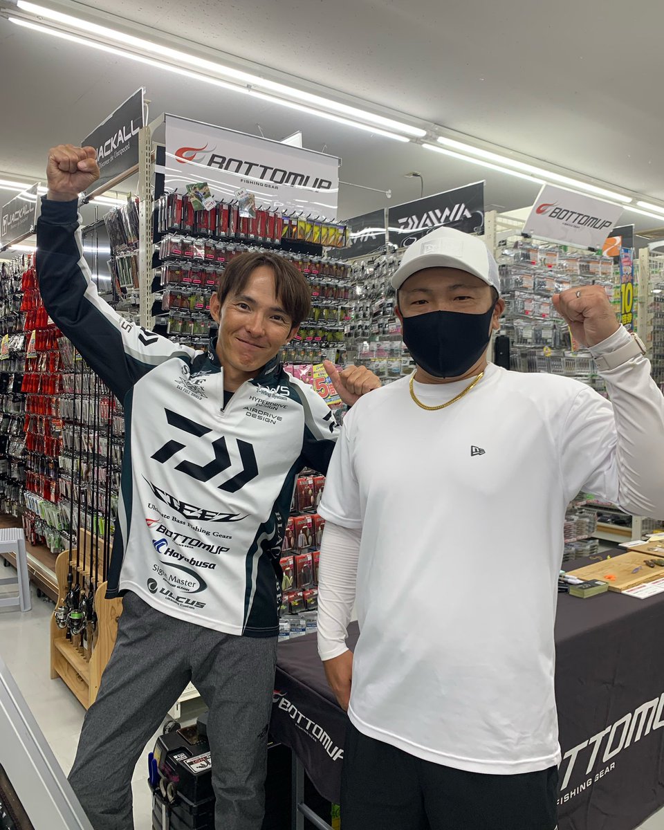 1枚目は娘がジャンケン勝ちまくり3つも景品をゲット😂ありがとう😭その中でもビーブルは光太郎さんがセットしたもの！大切に使います！やっぱり光太郎さんは動画で見たままの神だった。ますます好きになりました😊一生応援します💪
#川村光太郎
#ボトムアップ
#キャスティングふじみ野店