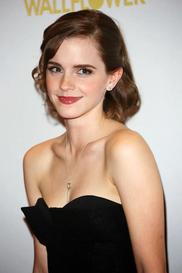 EMMA WATSON - Página 4 F4ilCHCaUAEt890?format=webp&name=900x900