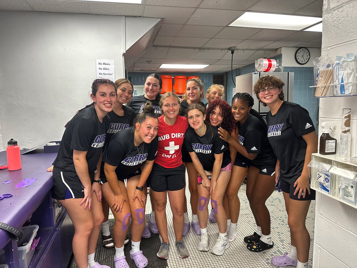 Last day with our athletic trainer, Natasha😭💔 Thank you for taking care of our athletes!! 💪🏼🤕Good luck at Bentley!