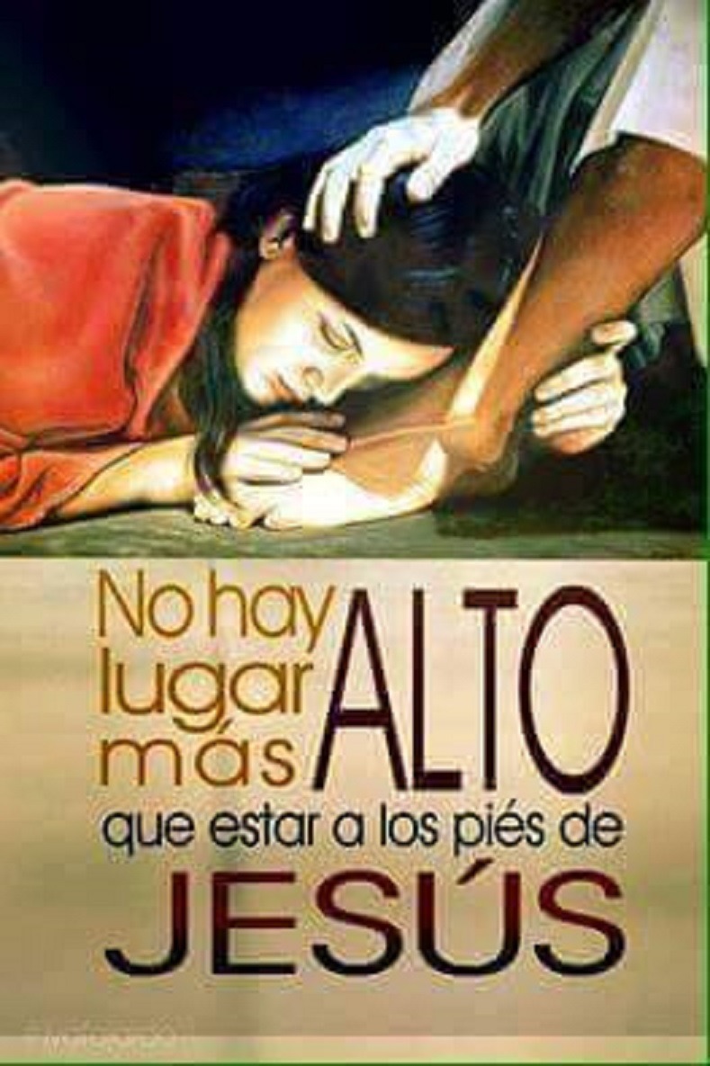 Que os parece si este día abrimos nuestra boca para elevar esta maravillosa ALABANZA cuyas letras nos hacen entender que
NO HAY LUGAR MAS ALTO 
QUE ESTAR A LOS PIES DE CRISTO!!
👇👇
A tus pies arde mi CORAZÓN
A tus pies entrego lo que soy
1/