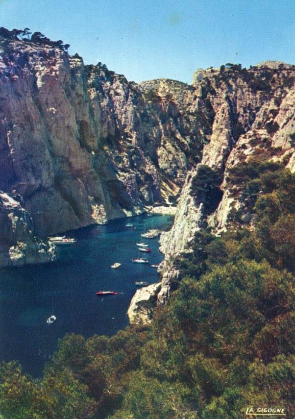 PastPostcard's tweet photo. The same old dull mixture of wine, sun, veg, tents, boobs, beer, fromages, bad drivers, bad passengers, cliffs, sun, blue seas, windsurfers &amp; washing lines. https://t.co/I5IPP8OnxA