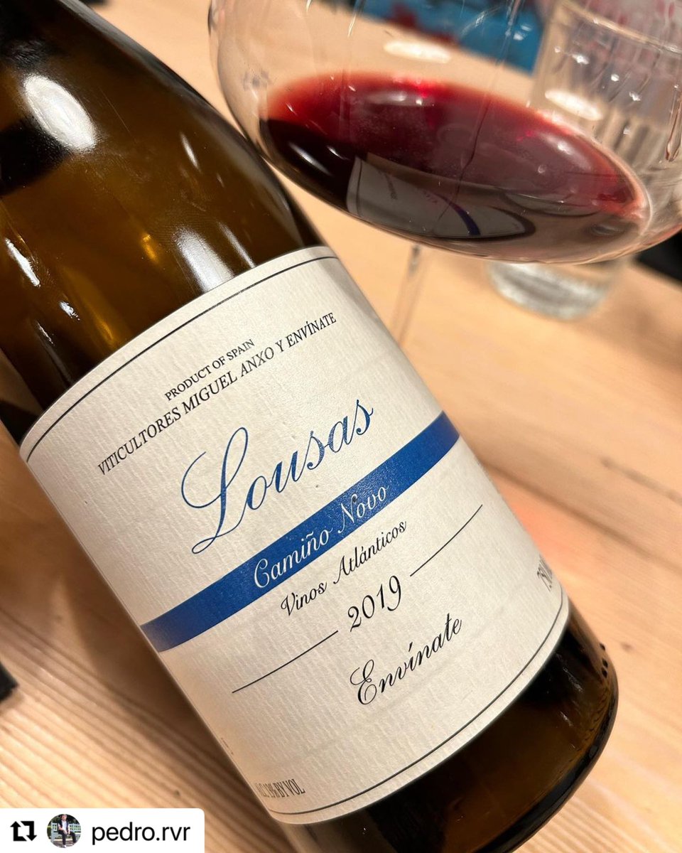 #Repost <a href="/pedro/">Pedro Torres-Mackie</a>.rvr with <a href="/use/">Roslyn K.</a>.repost
・・・
.
Leyendo la Biblia de Malauva y disfrutando de lo mejor que puede ofrecer Galicia ! Siempre un placer ir a un sitio así para un amante de vino !