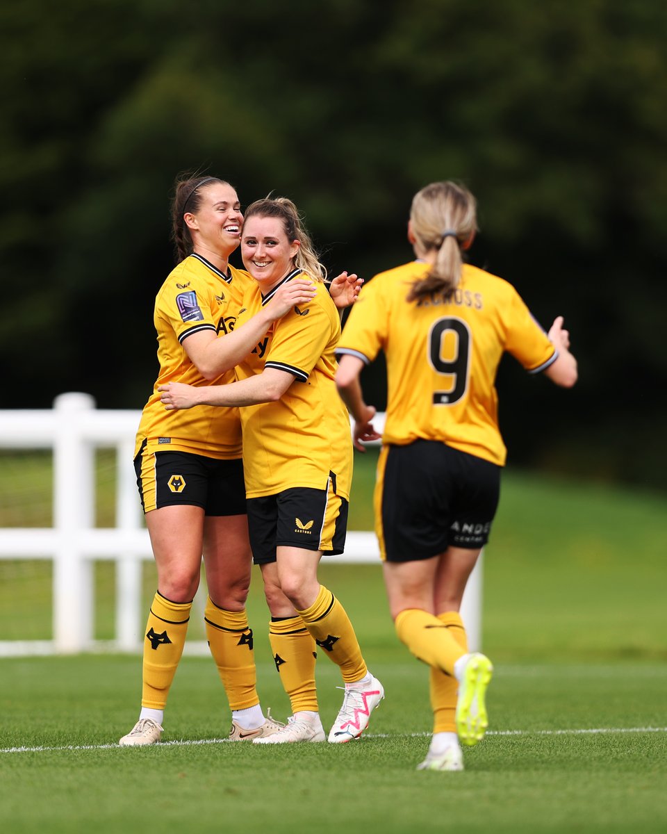 A goal for Hannah Fryer on her competitive debut 👏
