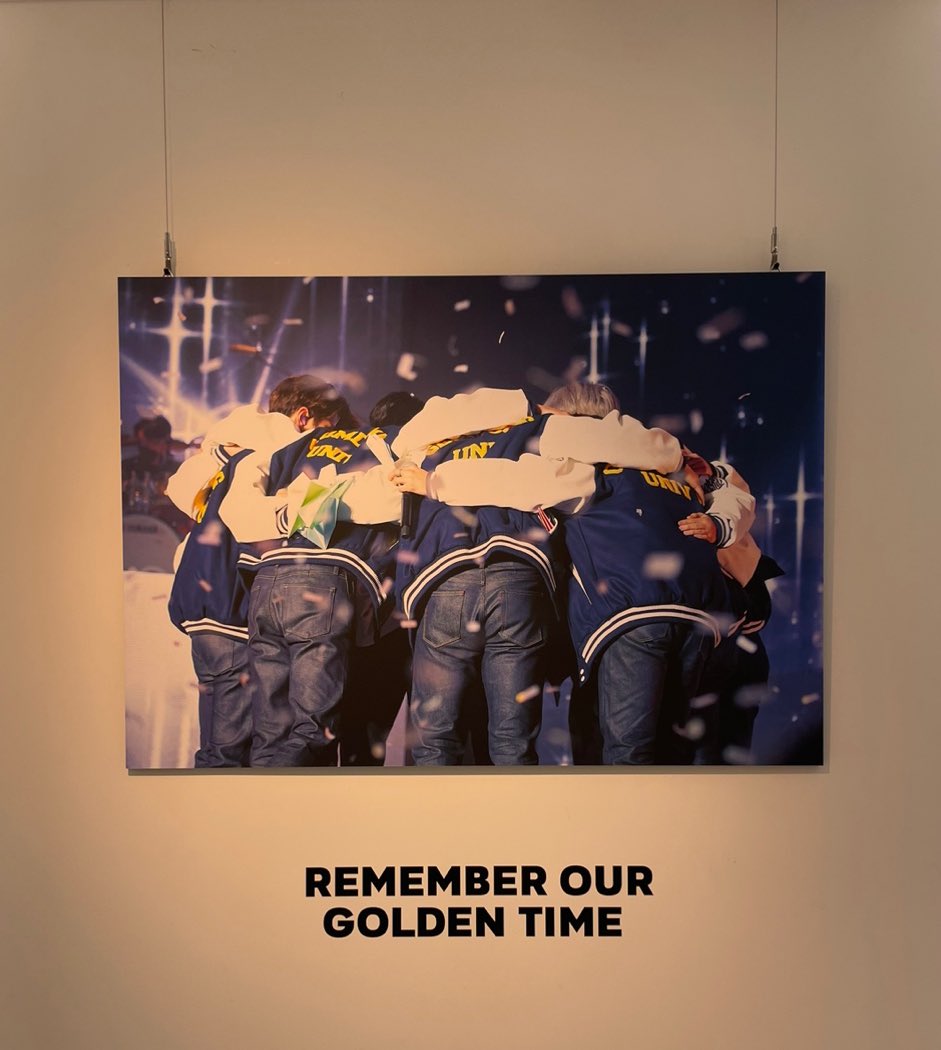 _bracket_kim's tweet photo. 골차 6주년 기념 전시 다녀왔어요:)
사진을 보는데 어느 때쯤일지 생각하면서, 그 시간들이 아리게도 아름답게 마음으로 다가오더라고요. 골라 전시해두신 사진 하나하나도 멤버들에 대한 사랑이 느껴졌어요.
앞으로도 지속될 너희들의 골든타임에 언제고 함께할게 얘들아 사랑해🫶
#GNCD_Score477 https://t.co/2WWUPJlhNI