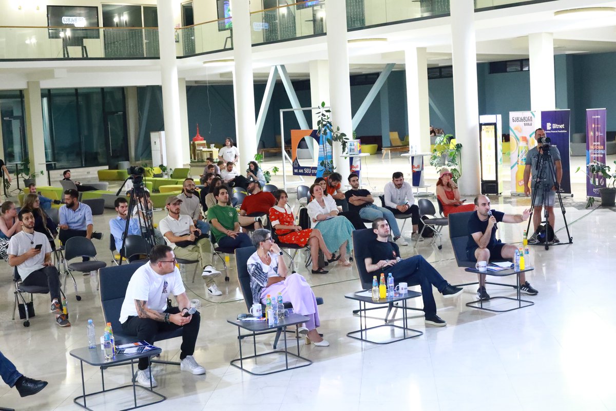 HALF-CHAIN tweet media