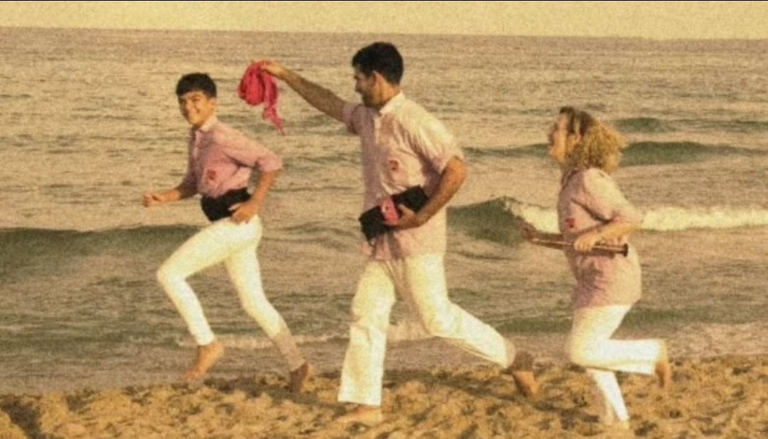 MatalasserGETGN's tweet photo. Ja es veia venir amb el tratje de bany de principi d'estiu!!! 🤣🤣🤣 https://t.co/ZSLIkr3WCM