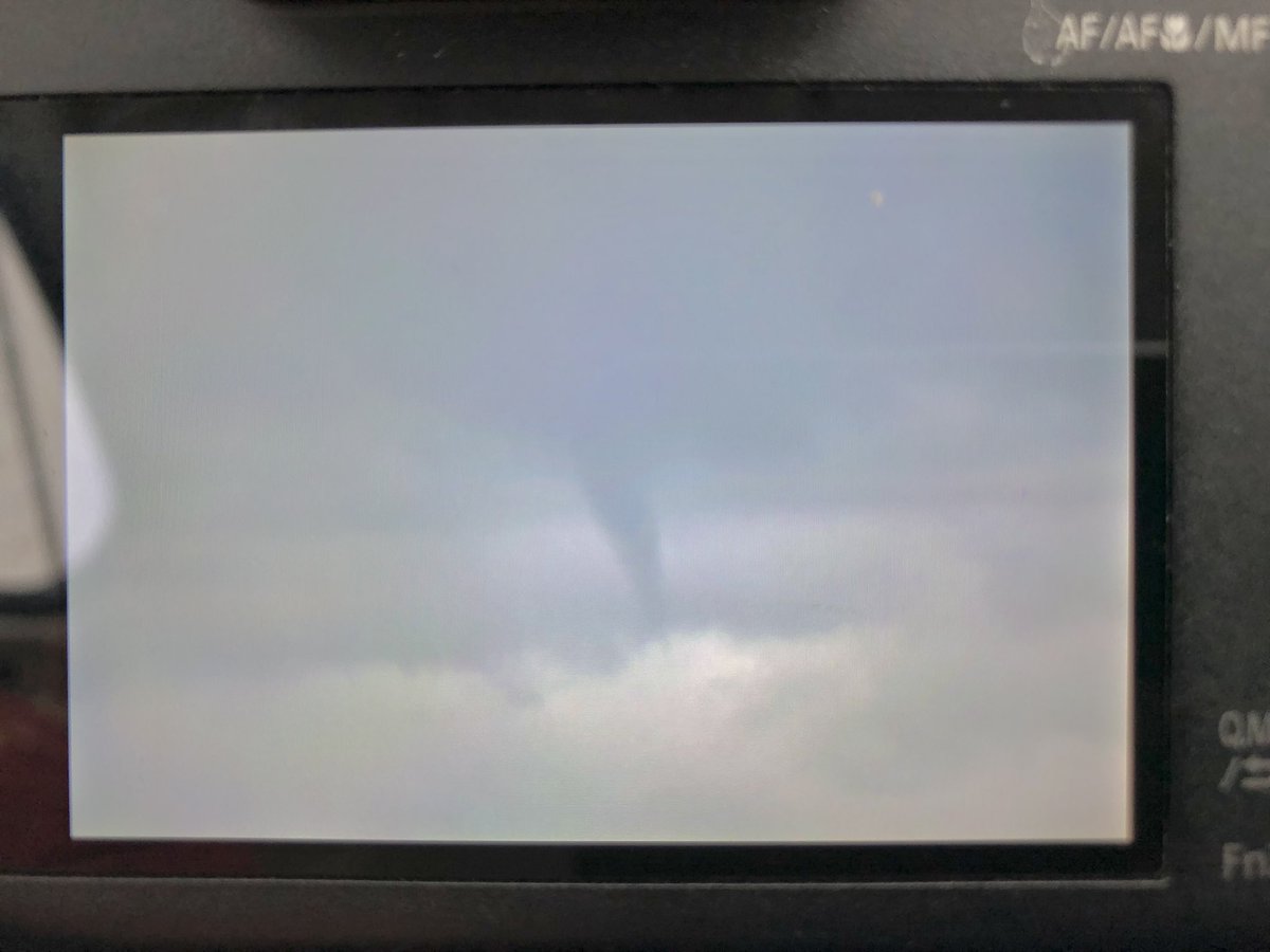 Tweede Funnel gespot om 15.14 vanaf de Afsluitdijk richting Friesland, net #IJsselmeer zijde <a href="/helgavanleur/">Helga van Leur ☀</a>
<a href="/weermanrobert/">➡️ Robert de Vries</a>
<a href="/Weerplaza/">Weerplaza.nl</a>
<a href="/BuienRadarNL/">Buienradar</a>
<a href="/StormchaserNL/">Wouter van Bernebeek</a>
<a href="/WilliamHuizinga/">William Huizinga</a>
@weermanreinier #waterhoos