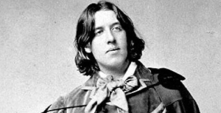 « Toute réussite nous attire un ennemi. C'est la médiocrité qui entraîne la popularité. »
Oscar Wilde