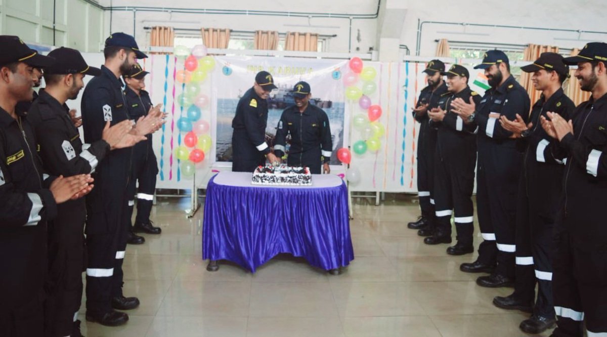 IN_GDD's tweet photo. Commemorating its 12th #Anniversary on 25 Aug 23, #INSKaruva renews its commitment of protecting maritime interests as #credible & #combat ready sentinel of #Frontier force.
Team Karuva, चरयवेती विजयम and हरदम तैयार|
#HarKaamDeshKeNaam
#NavyUpdate
#StrongNavyStrongNation https://t.co/pbQqU8vfXi